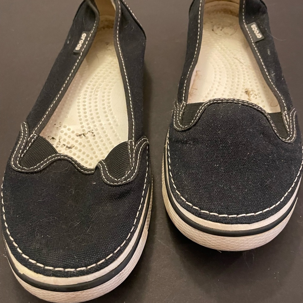 Crocs Santa Cruz black flats, size 9